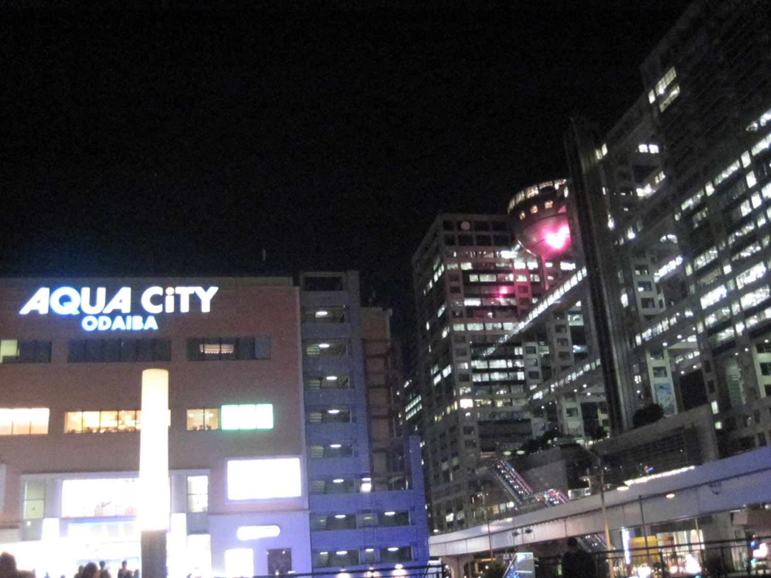Aqua City y Fuji TV en Odaiba