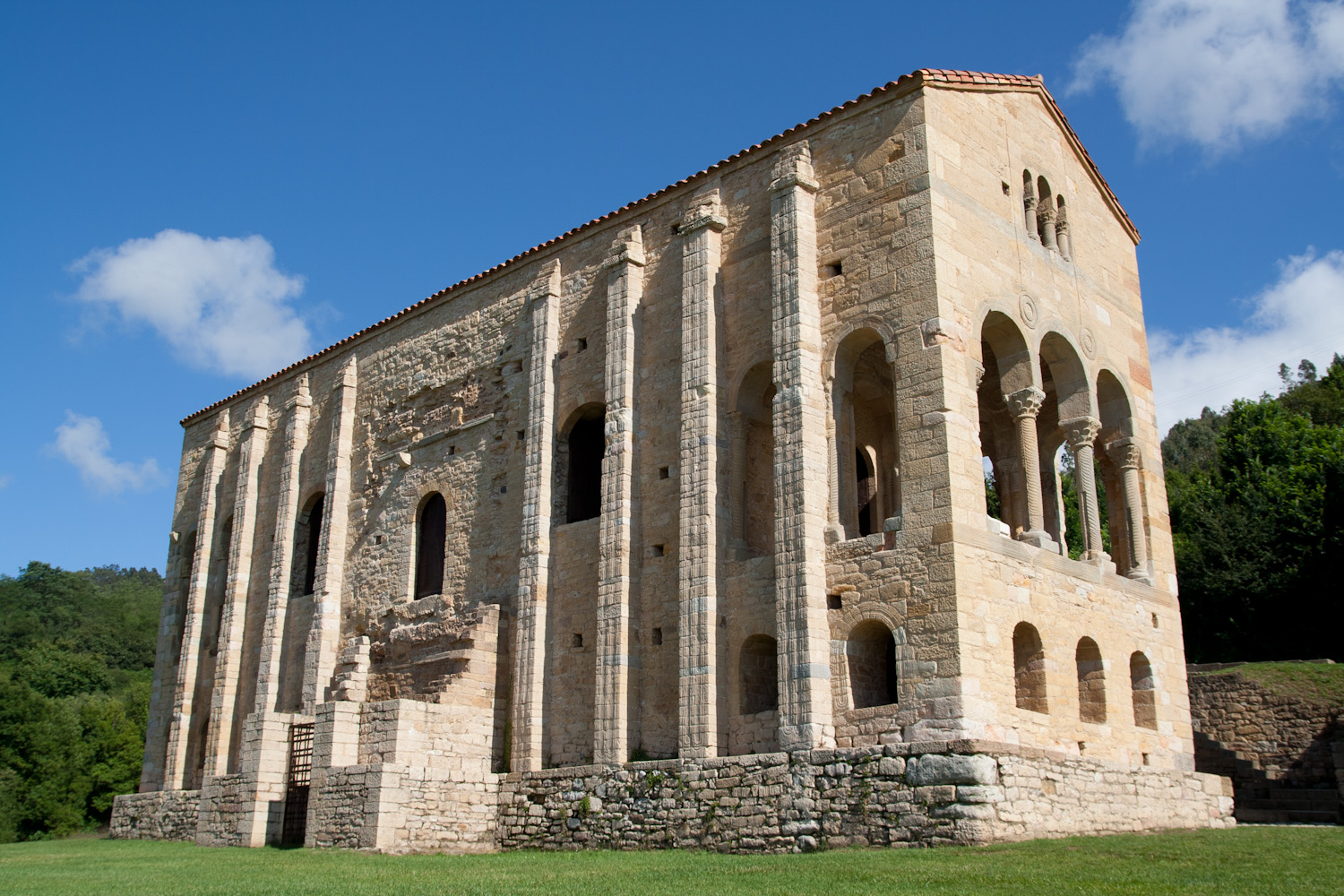 Iglesia prerrománica de Santa María del Naranco, en Oviedo, España