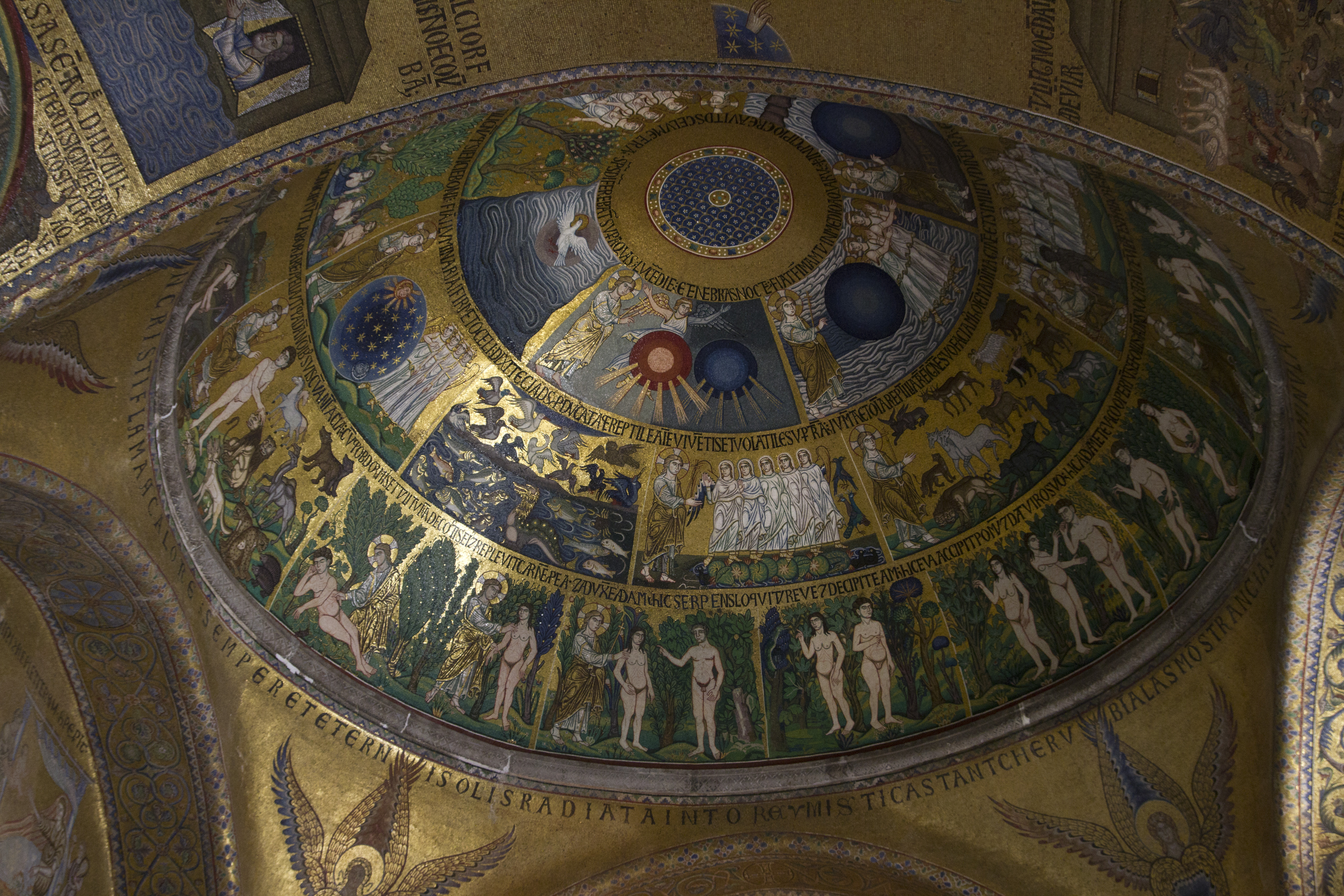 El Génesis Bíblico decora una de las cúpulas de la Basílica de San Marcos