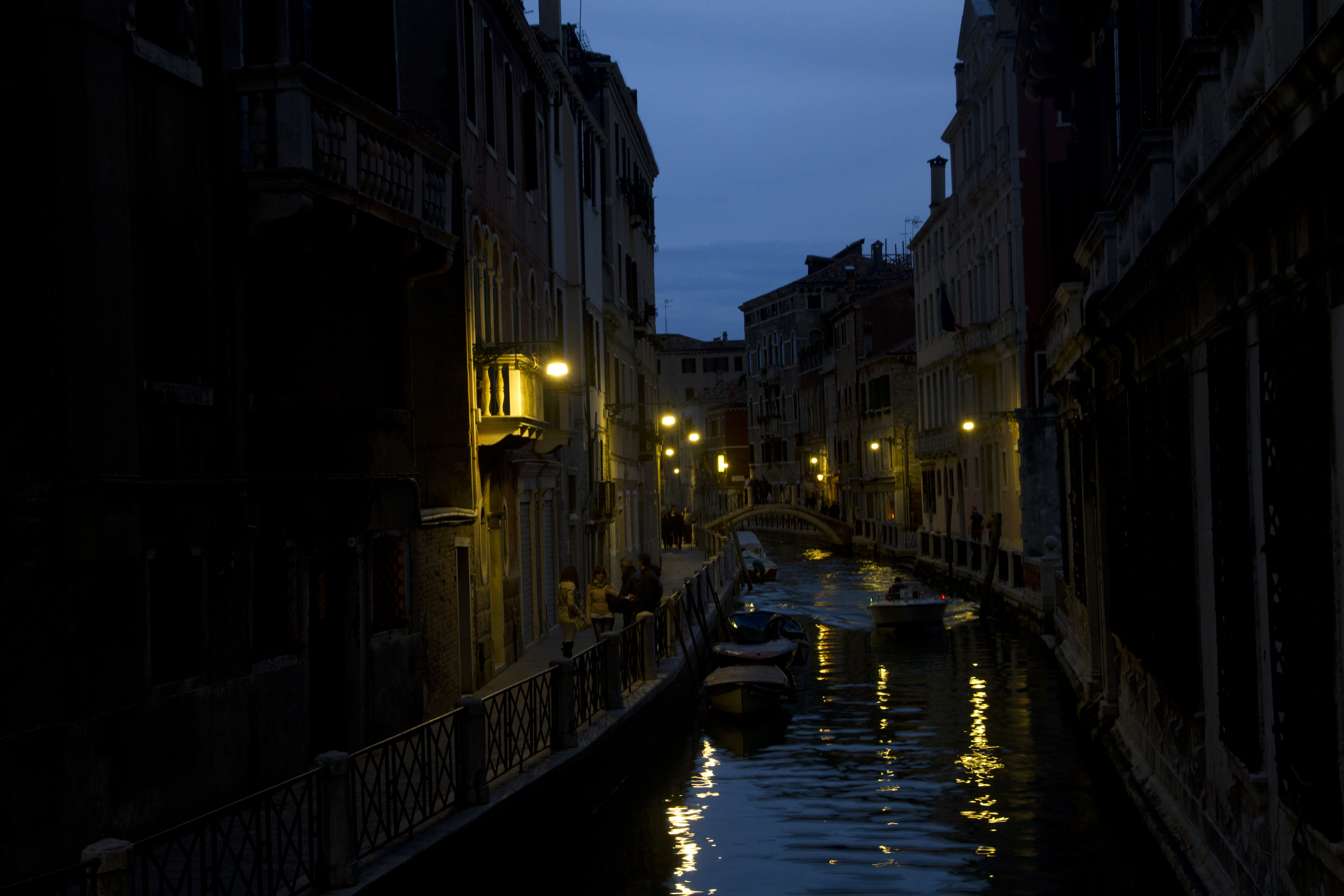 La noche veneciana, hermosa y a la vez misteriosa