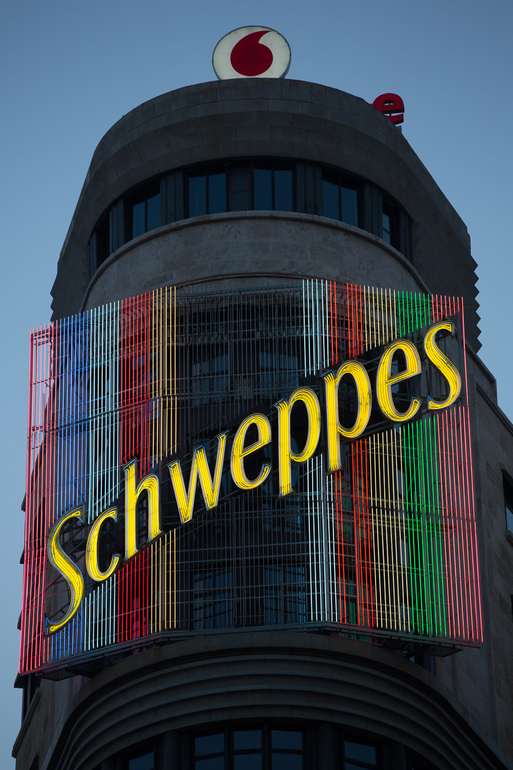 Cartel de Schweppes en la Gran Vía de Madrid