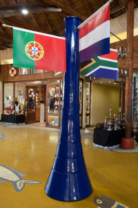 Vuvuzela decorativa en la zona comercial del acuario uShaka Marine World de Durban, Sudáfric