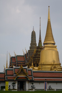 Chedis del templo Wat Phra Kaew, Bangkok, Tailandia